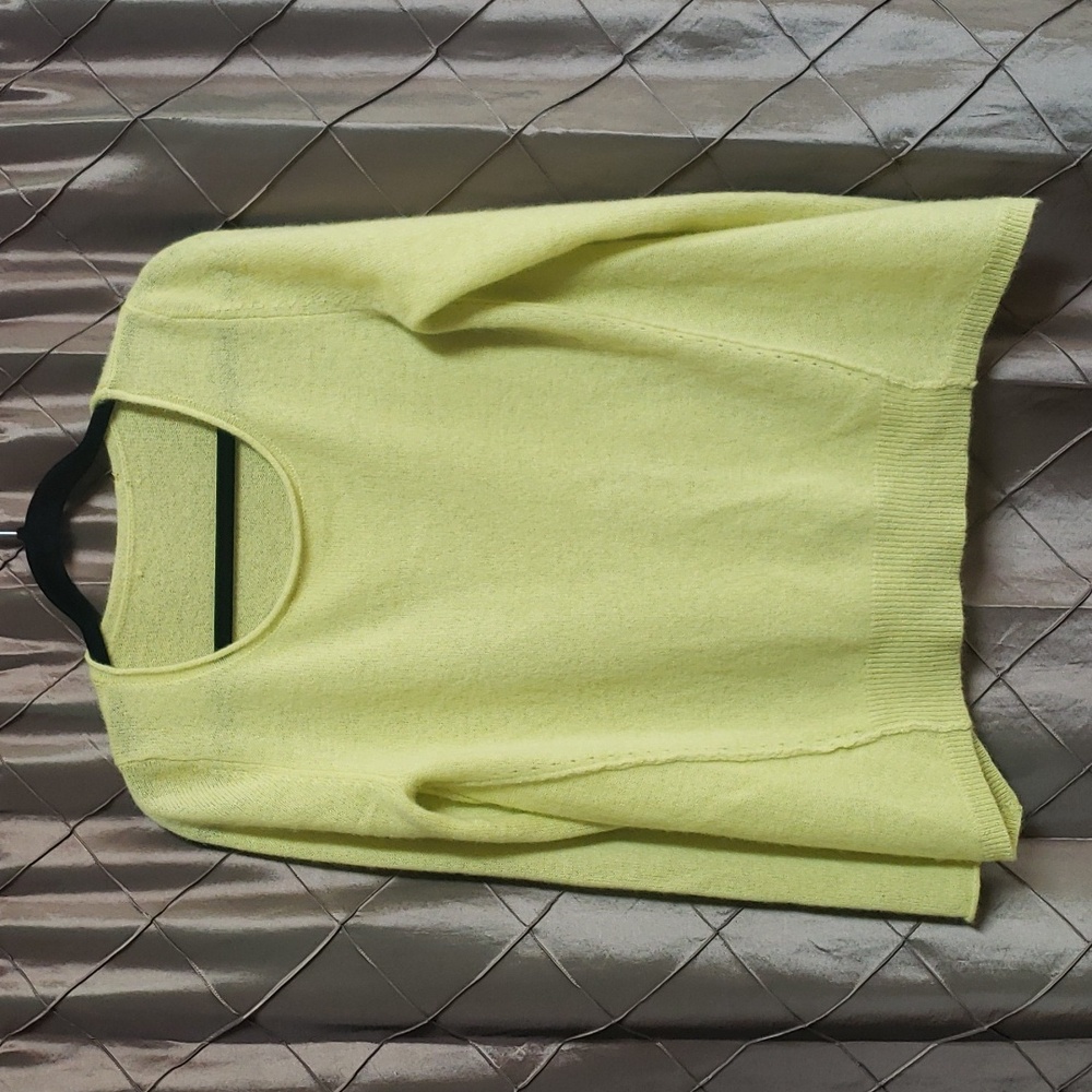 VGUC- 100% Cashmere Scoop Neck Sweater
